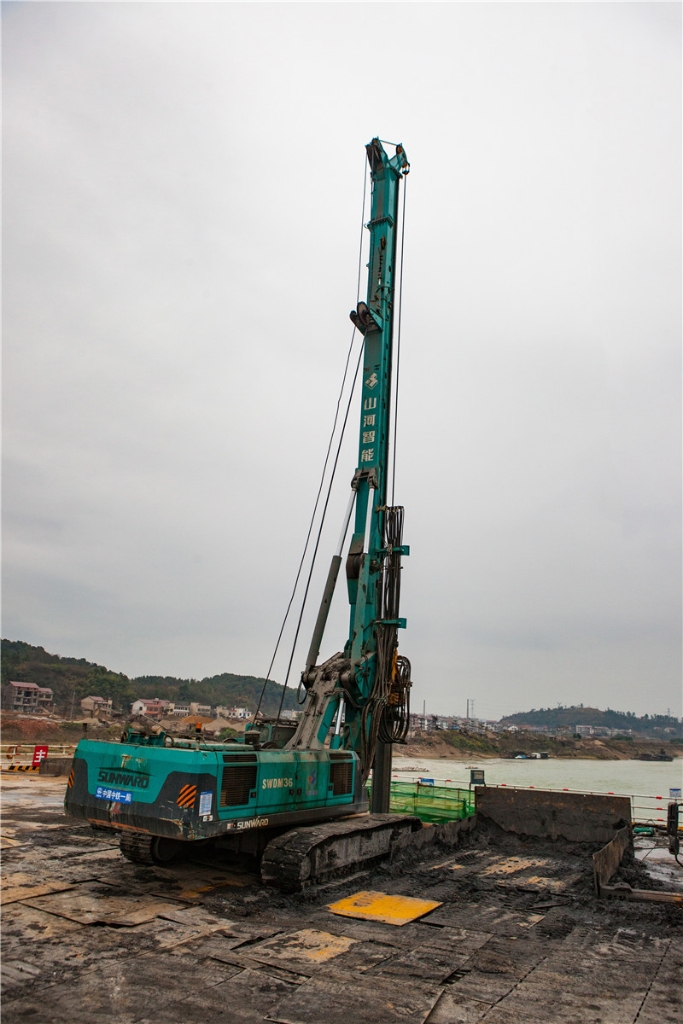 水下鉆孔80米，山河智能旋挖鉆機(jī)震撼施工場面