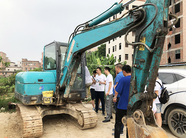 “清涼”送到客戶手中，為山河智能售后服務活動打CAII