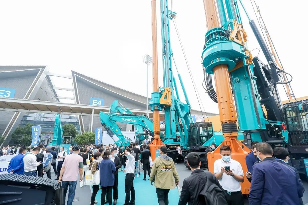 何清華出席長(zhǎng)沙國(guó)際工程機(jī)械產(chǎn)業(yè)鏈發(fā)展峰會(huì)，走“雙循環(huán)”道路關(guān)鍵在于“要做好自己的事情”