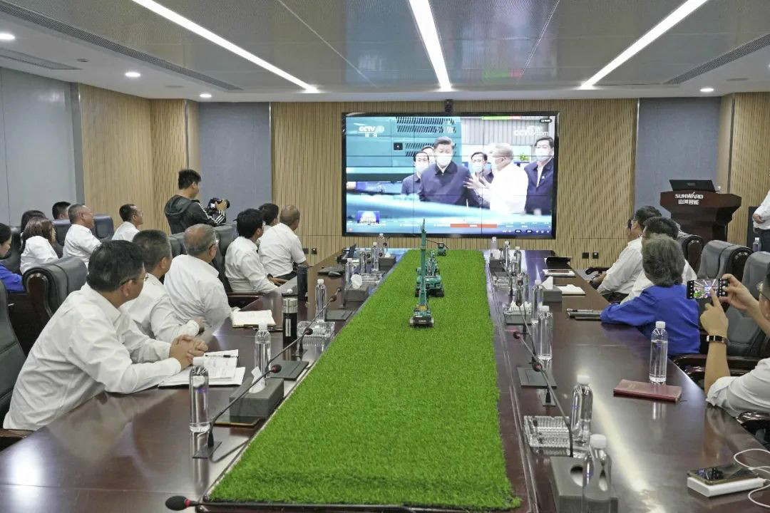 總書記“點贊”山河創新，山河智能集中收看《新聞聯播》