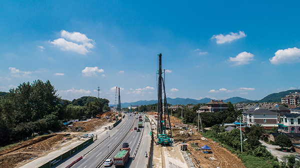 山河智能挖掘機(jī)，一臺(tái)頂幾臺(tái)！