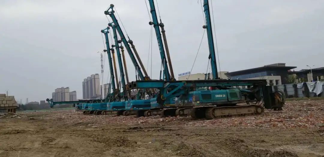 颯！他以11臺旋挖鉆占領(lǐng)荊州房建市場